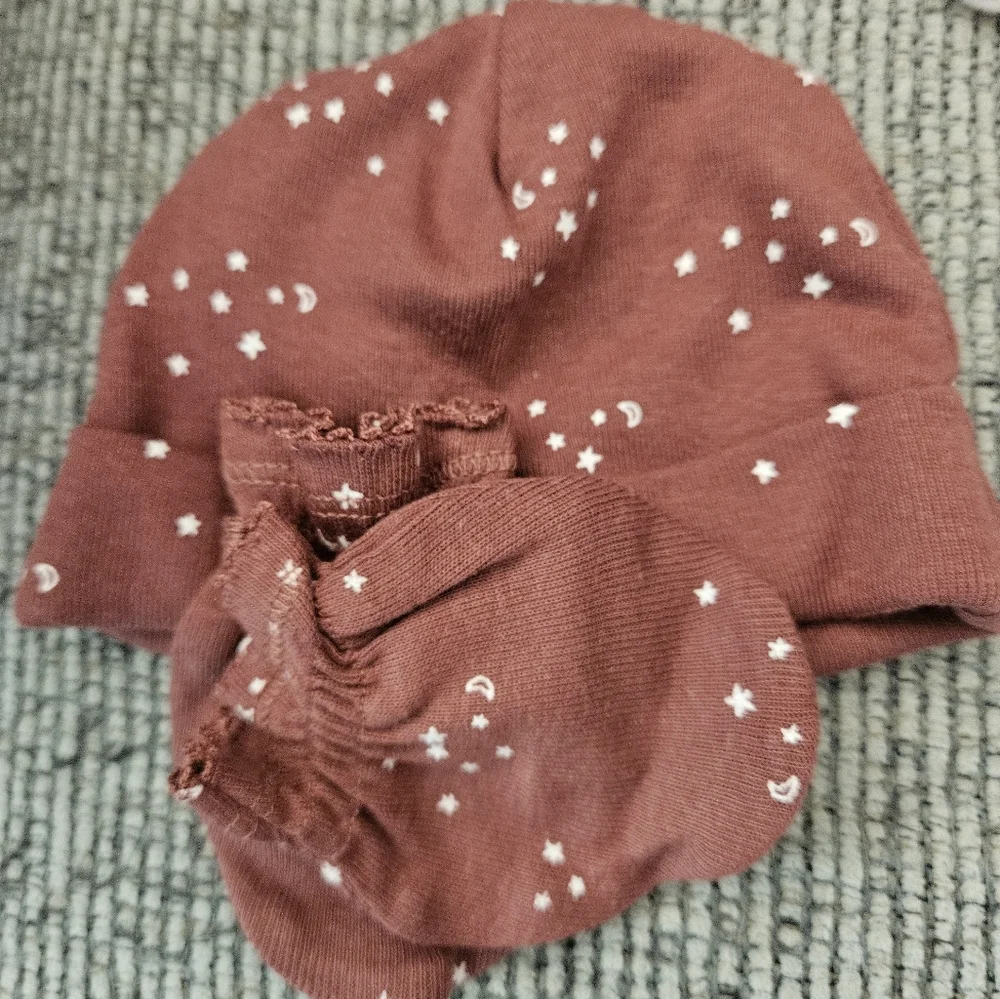 💝💝5/$25💝💝Assorted Baby Hats in Pink, White, and Gray